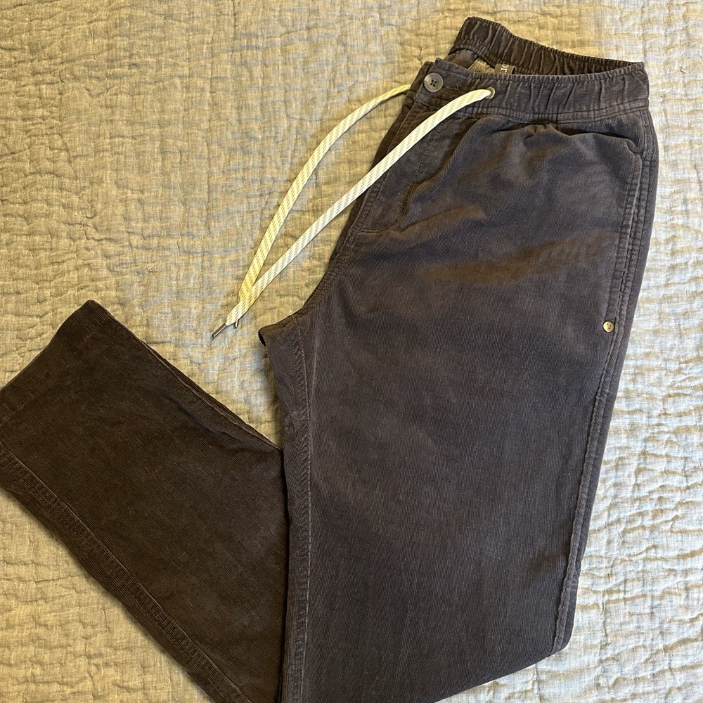Men's Vuori Optimist Corduroy Pants in Charcoal